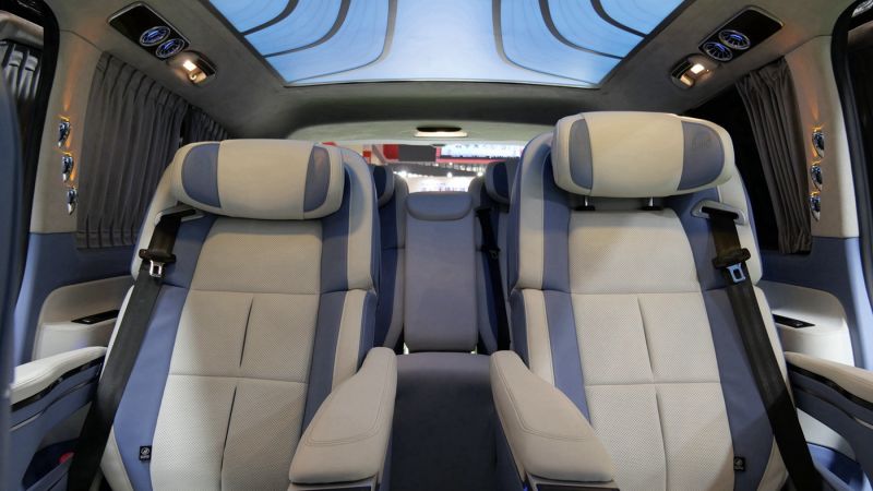 Mercedes Benz's fifth generation decompression flight chair fresh wind Pagani Langa Ivory customized scheme
